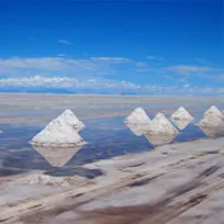 塩の天日干し(乾季)