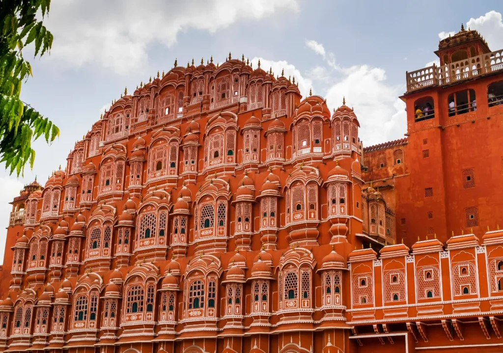インド・ジャイプールの風の宮殿（ハワー・マハル）｜ピンクシティの歴史建築