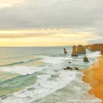 グレートオーシャンロードの十二使徒と海岸線を望むオーストラリアの絶景