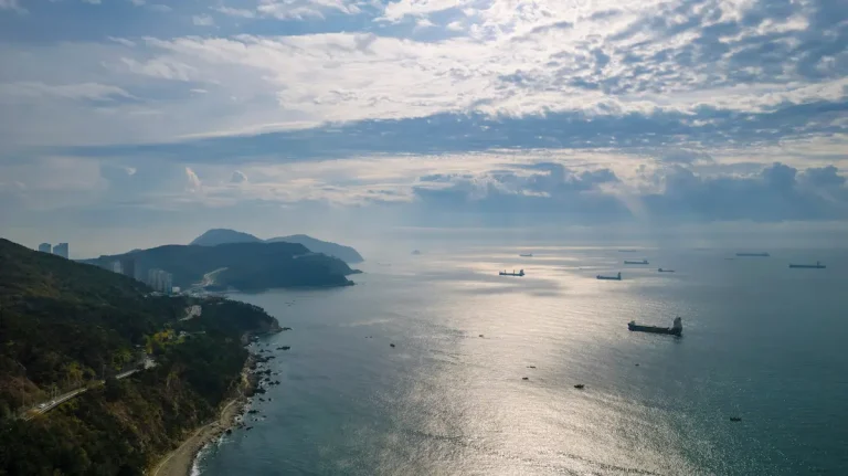 韓国・釜山の海岸線と海を望む風景