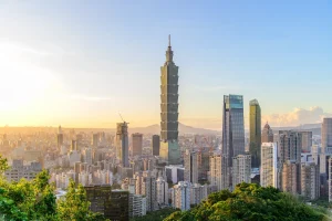 台湾・台北101と高層ビル群が広がる都市風景