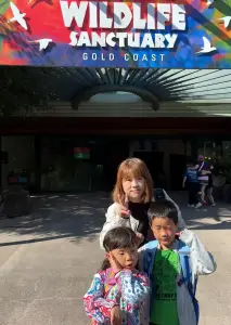 ゴールドコーストのワイルドライフサンクチュアリーを訪れた家族旅行