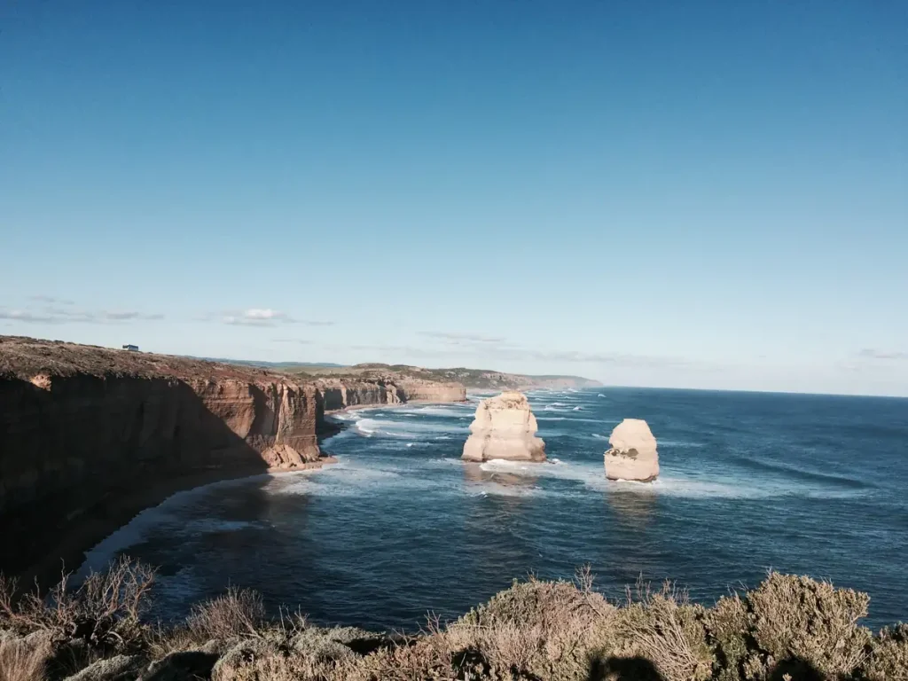 グレートオーシャンロード沿いに広がる海岸線と奇岩の絶景