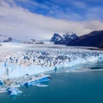 パタゴニアのペリトモレノ氷河と湖が広がる絶景風景